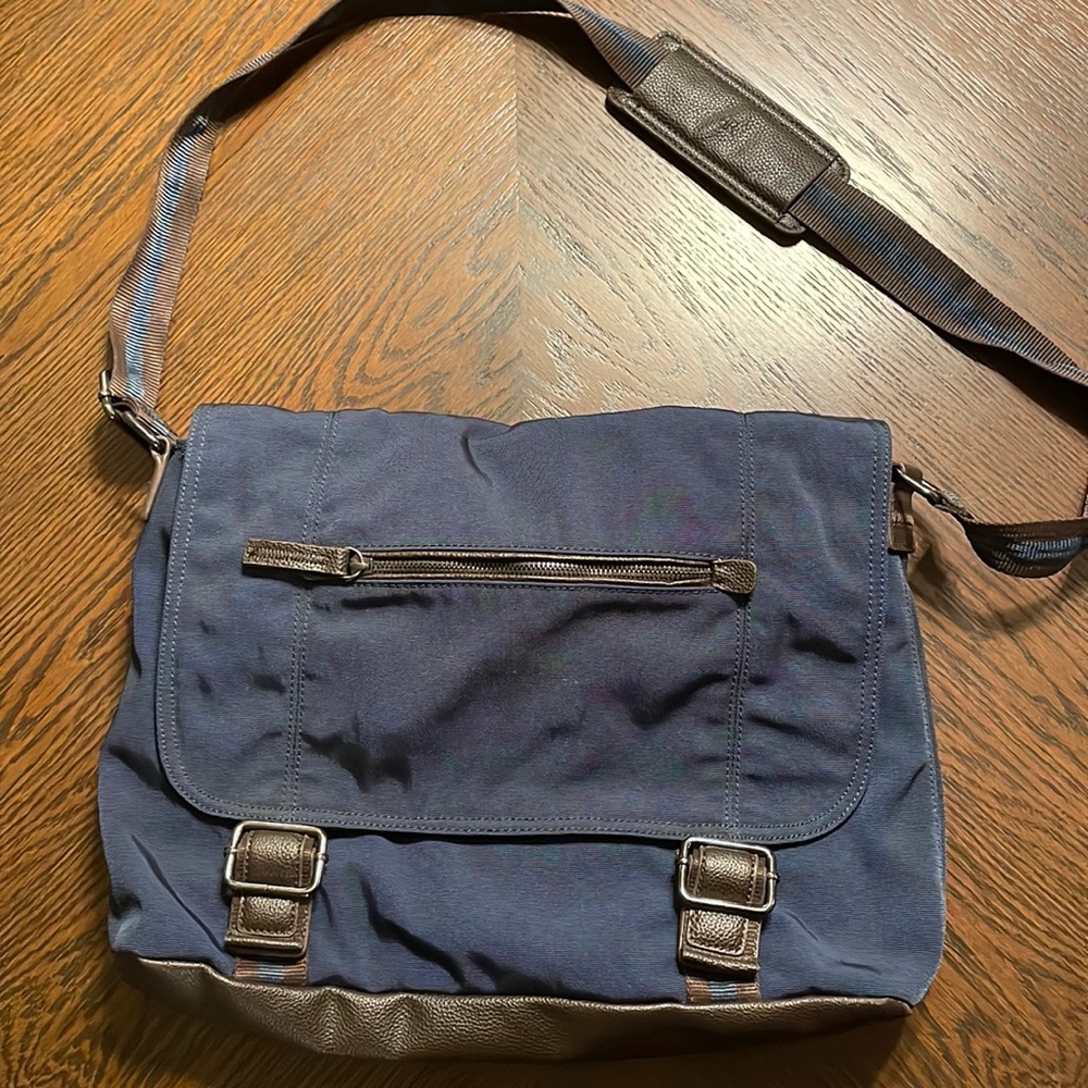 BUSINESS UNISEX BANANA REPUBLIC Blue Messenger Bag 16’ x12’ x4